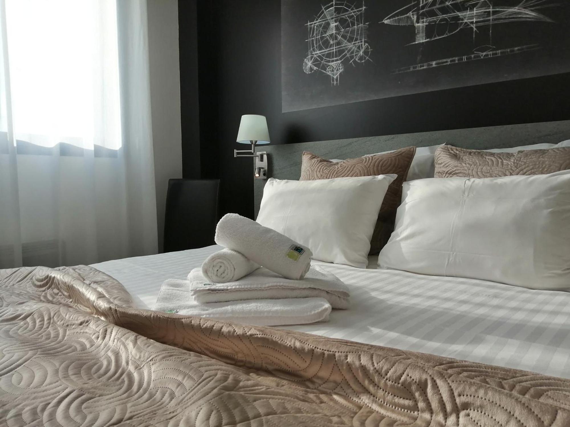 Hotel L'AEROGARE Amboise Extérieur photo